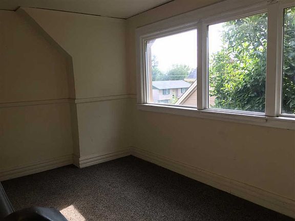 3rd image of 549 E Dalton Ave