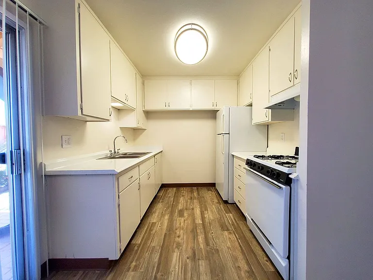 Parks Ave. Apartments — Photo 38