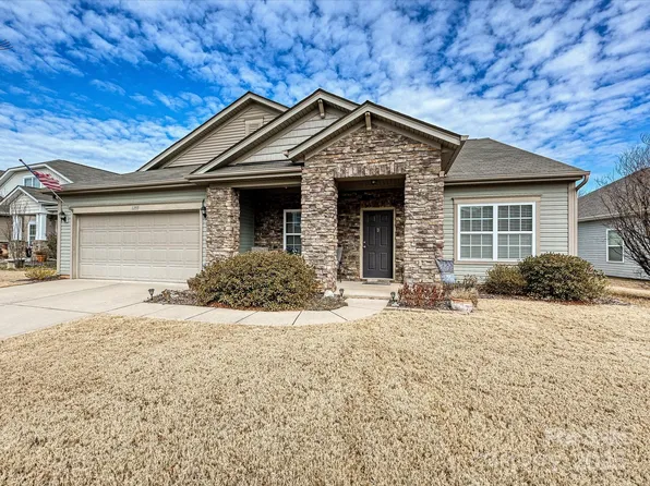 1255 Tranquil Falls Ln, Matthews, NC 28104