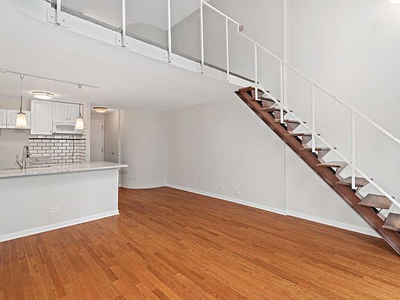 4th image of 1221 N Dearborn Pkwy #806S