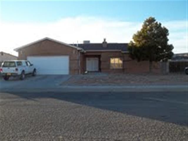1st image of 1708 Los Pinos Dr