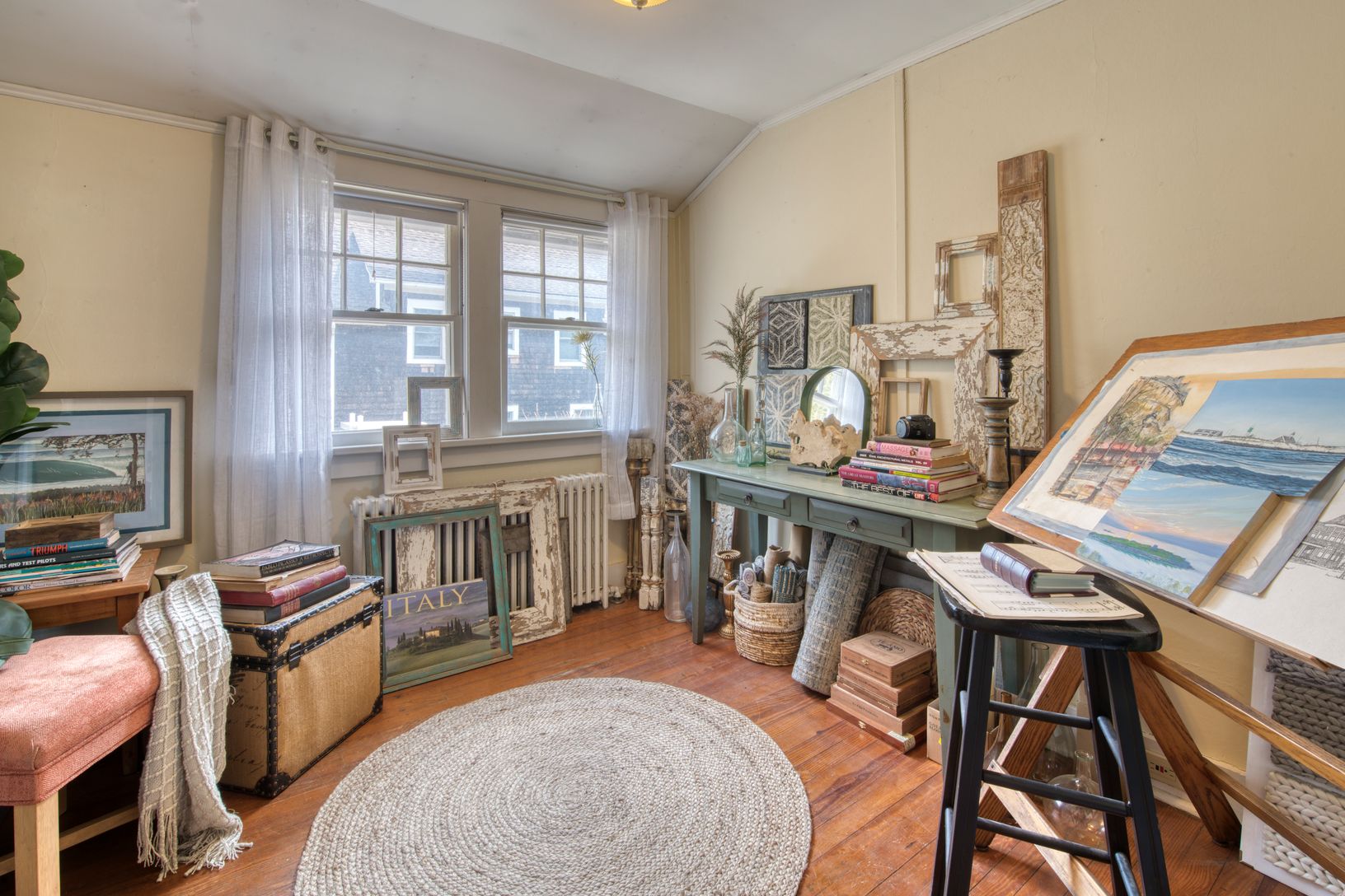  Upper Apt. Den or Bedroom 1