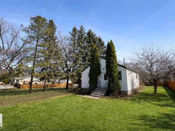 11017 38th St NW, Edmonton, AB T5W 2E7