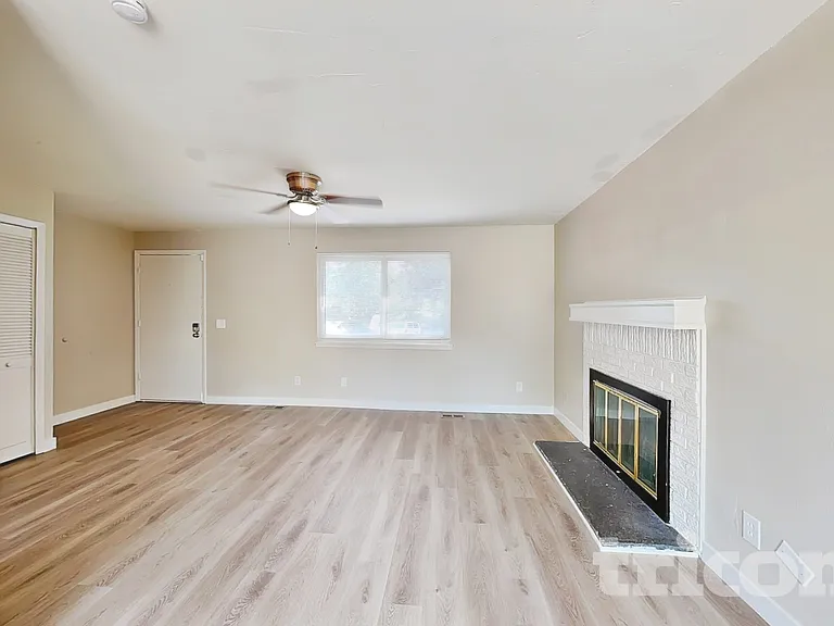 5936 S Independence St — Photo 2