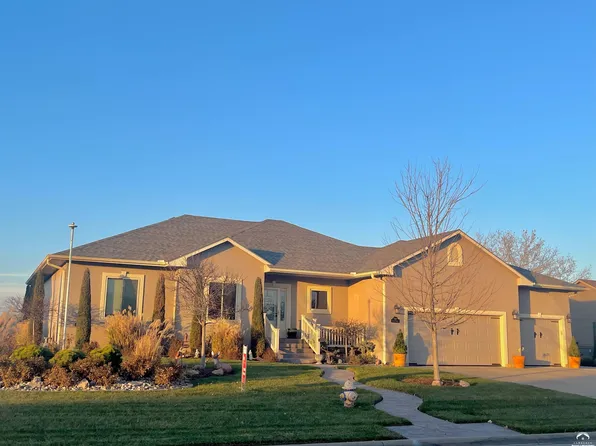 216 Kisiwa Village Rd, Hutchinson, KS 67502