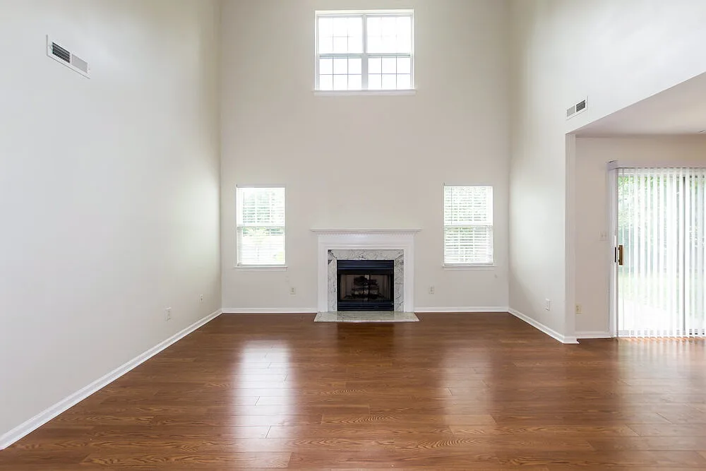 3 bed, 2.5 bath, 1870 sqft, $2,175 — Photo 2