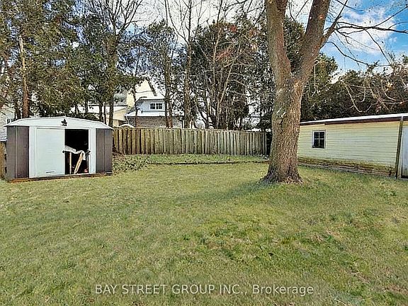 3rd image of 42 Rougecrest Dr