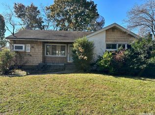402 Leslie Ln, Uniondale, NY 11553