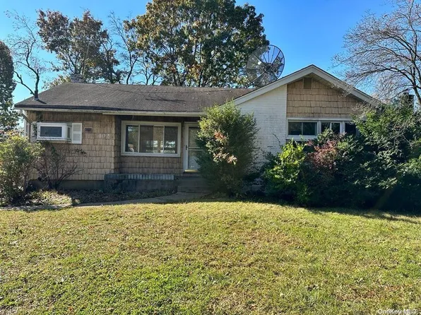 402 Leslie Ln, Uniondale, NY 11553