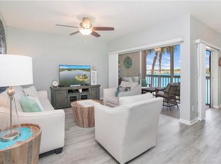 2671 Citrus Lake Dr #E-202, Naples, FL 34109