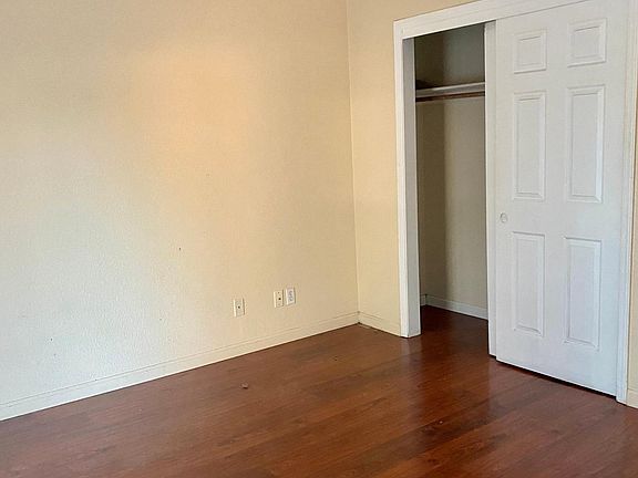 5th image of 605 Oakridge Dr