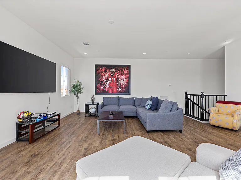 815 Gilsum Ct — Photo 21