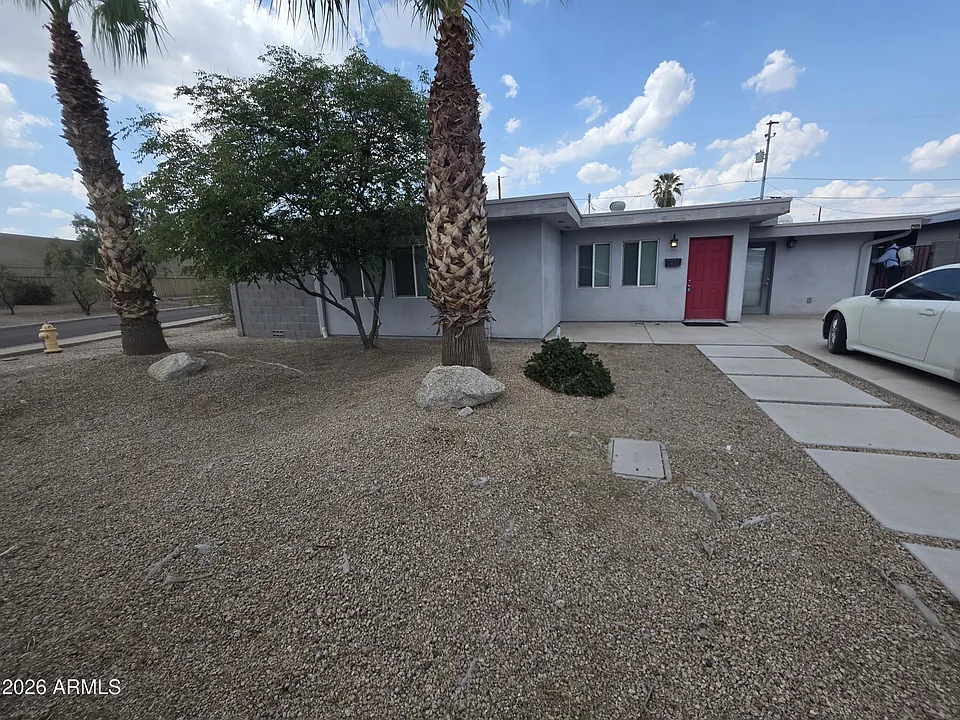 1812 E Whitton Ave