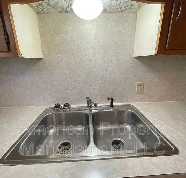 523 E Duncan St — Photo 9
