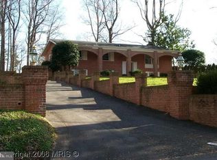 2945 Rosemoor Ln, Fairfax, VA 22031