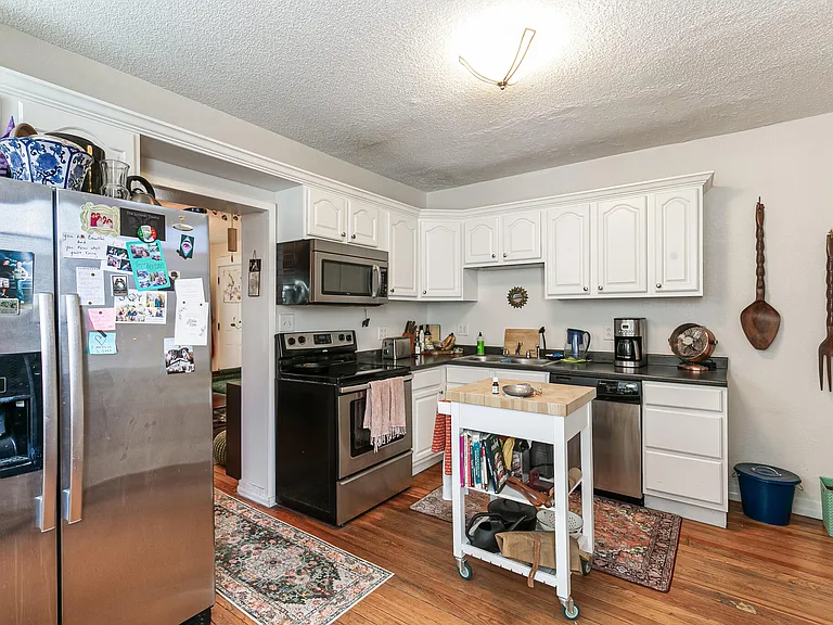 208 S Lincoln St #B — Photo 8