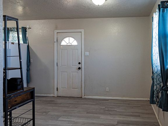 2nd image of 1404 Oriole St