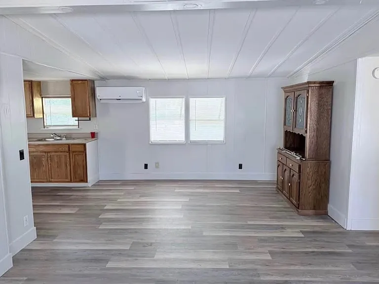 20504 Spanish Ln — Photo 3
