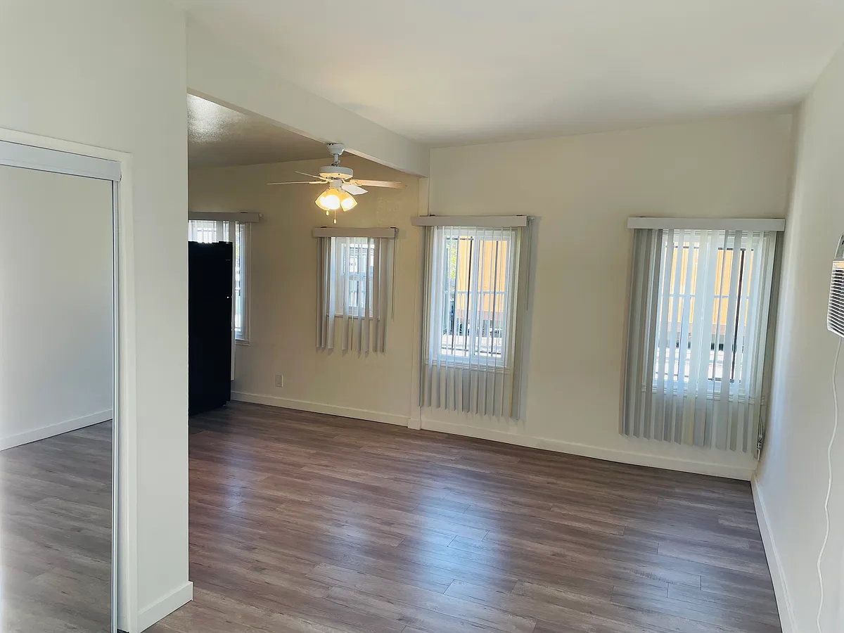 Building Photo - 10809 Lindbrook Dr #10