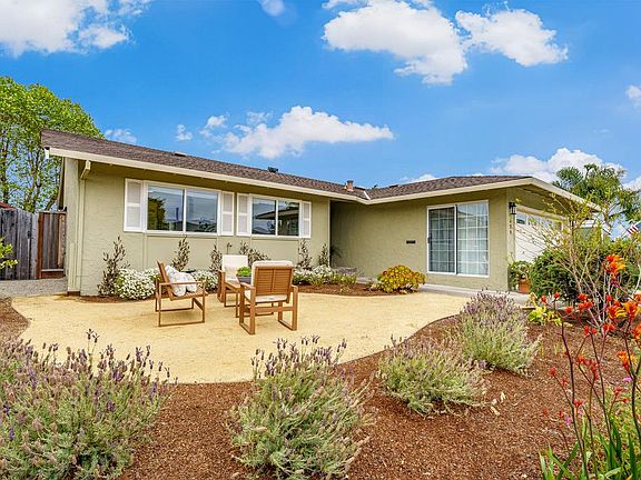 3rd image of 624 Cabrillo Ave