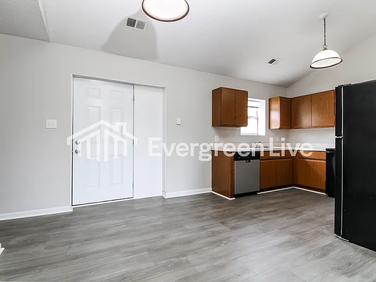 121 Bill Williamson Ct — Photo 4