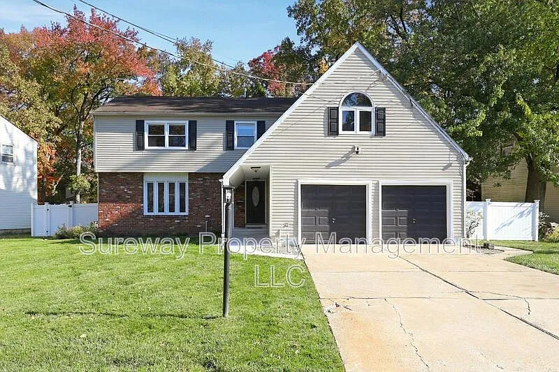 5 bed, 3.5 bath, 2861 sqft, $4,200 — Photo 1