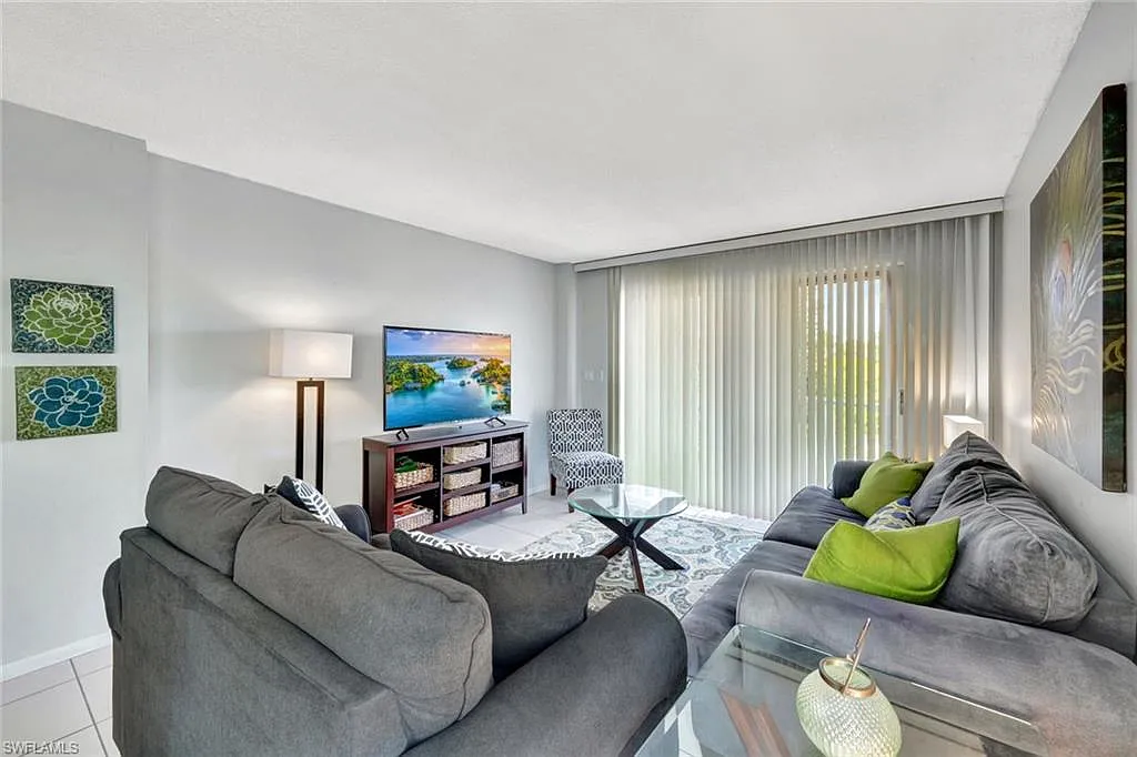 2 bed, 2.0 bath, 850 sqft, $5,500 — Photo 3