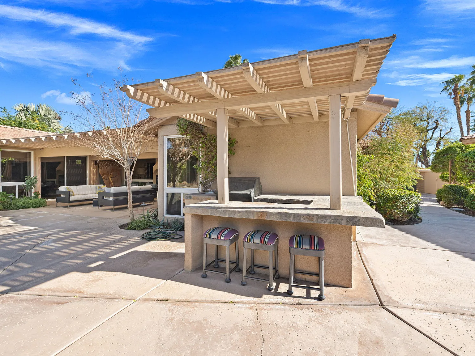 4 bed, 2668 sqft, $14,000 — Photo 4