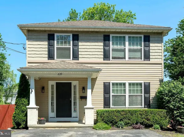 239 Railroad Ave, Ephrata, PA 17522