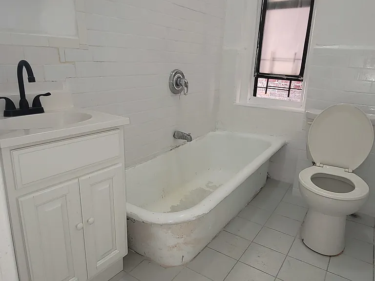 2387 Morris Ave #A7 — Photo 11