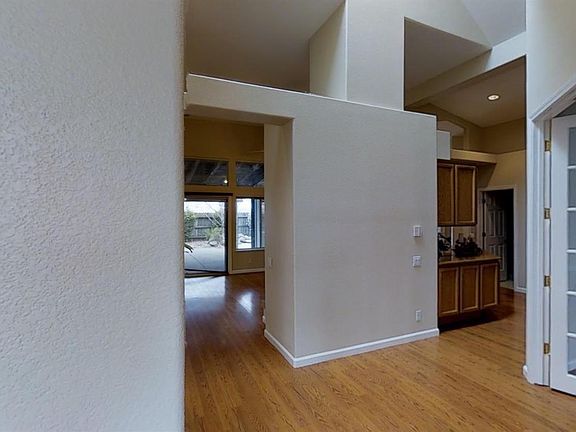 4th image of 115 Cruickshank Dr