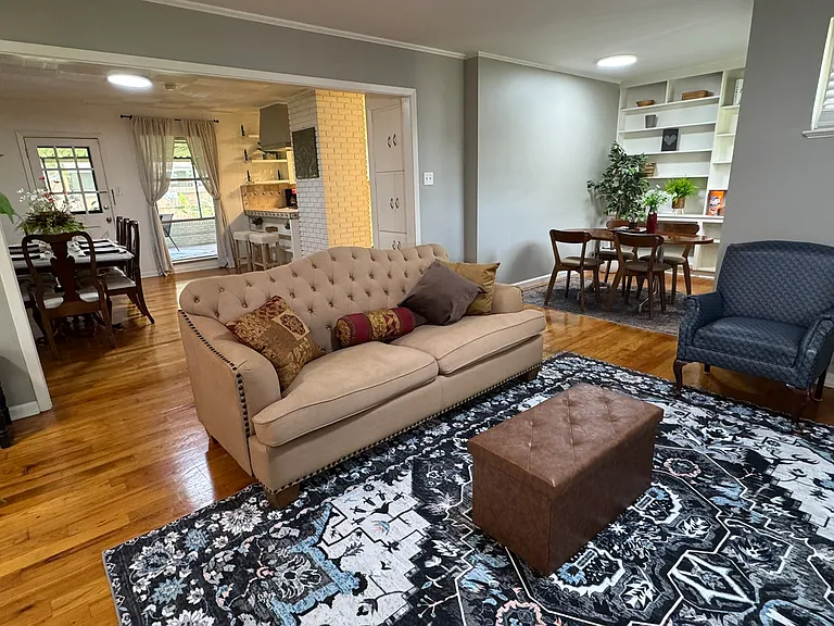 214 Sunny Ln — Photo 2