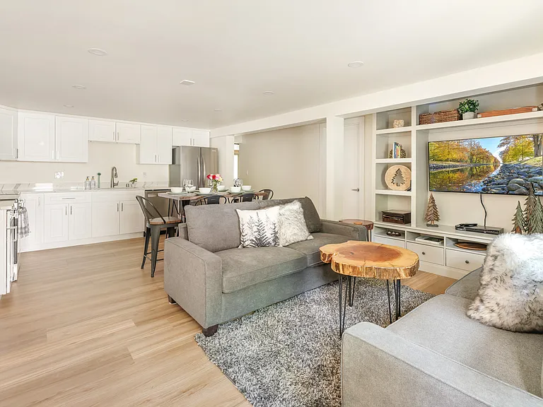 10411 17th Ave NE #B — Photo 9