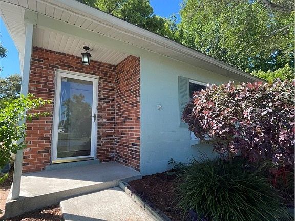 2nd image of 2024 W Gardenia Dr