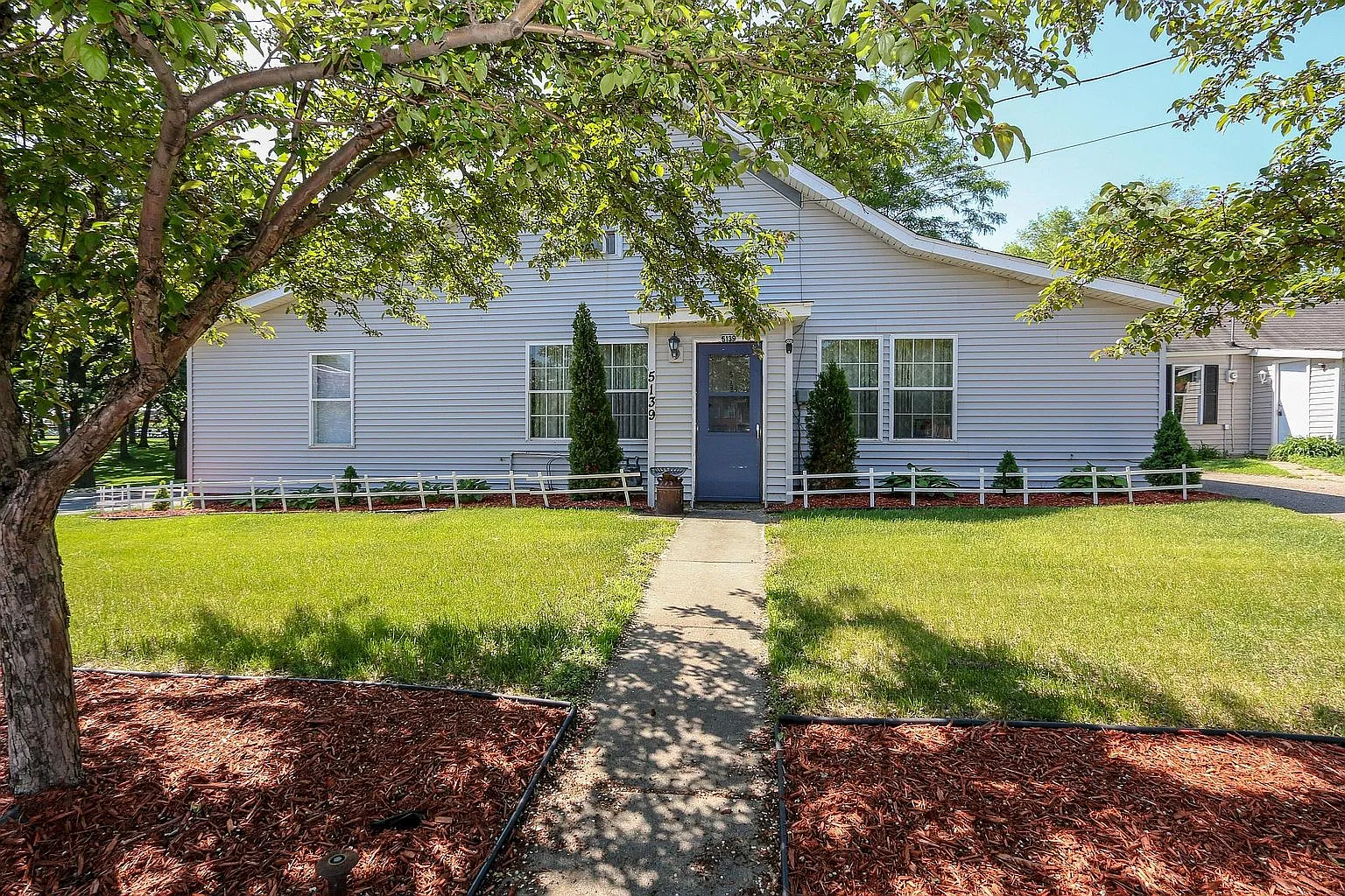 Available July 1st - 1 Bed/1 Bath Triplex in Prior Lake — Photo 1