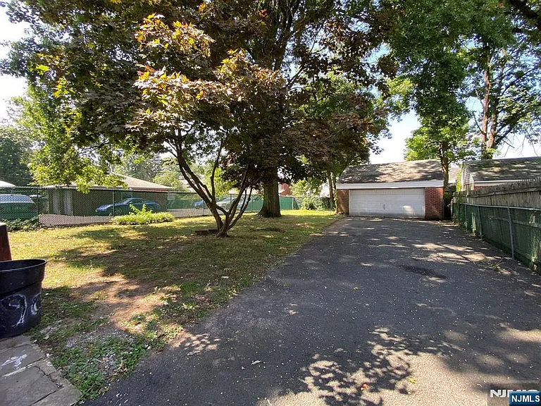 905 Sanford Ave — Photo 12