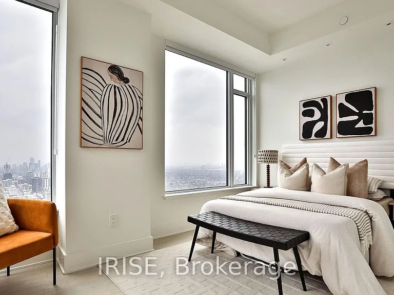 11 Yorkville Ave #5702 — Photo 11