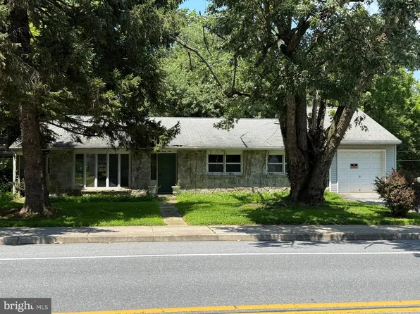 839 S State St, Ephrata, PA 17522