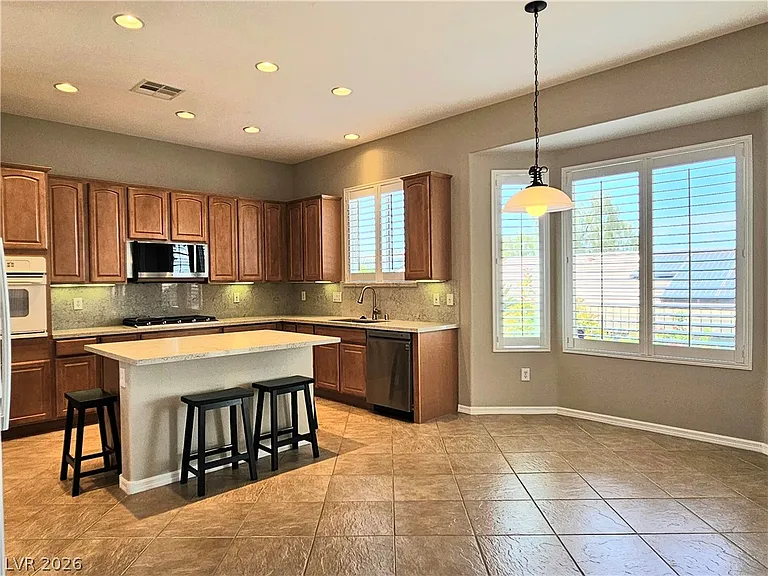 2139 Twin Falls Dr — Photo 14
