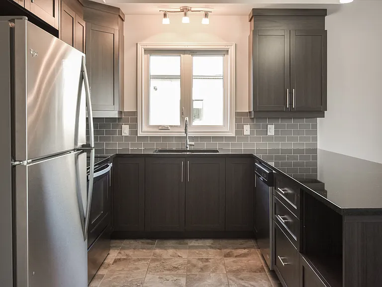 320 Lake Ave E — Photo 17