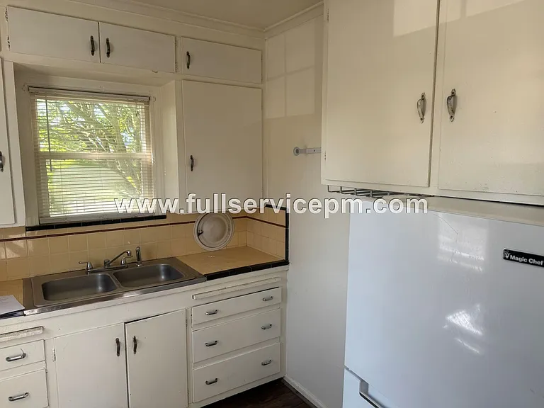 3124 Colby Ave — Photo 6