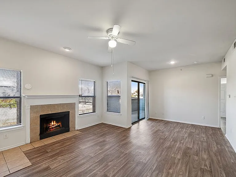 Tivoli Apartments — Photo 6