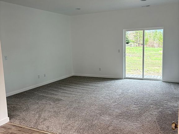 5th image of 392 Brooks Rd