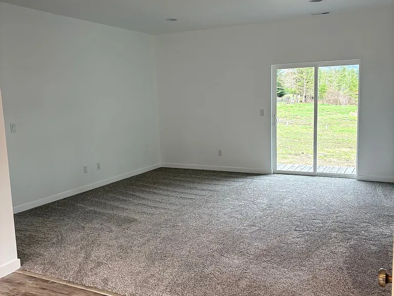 392 Brooks Rd — Photo 5