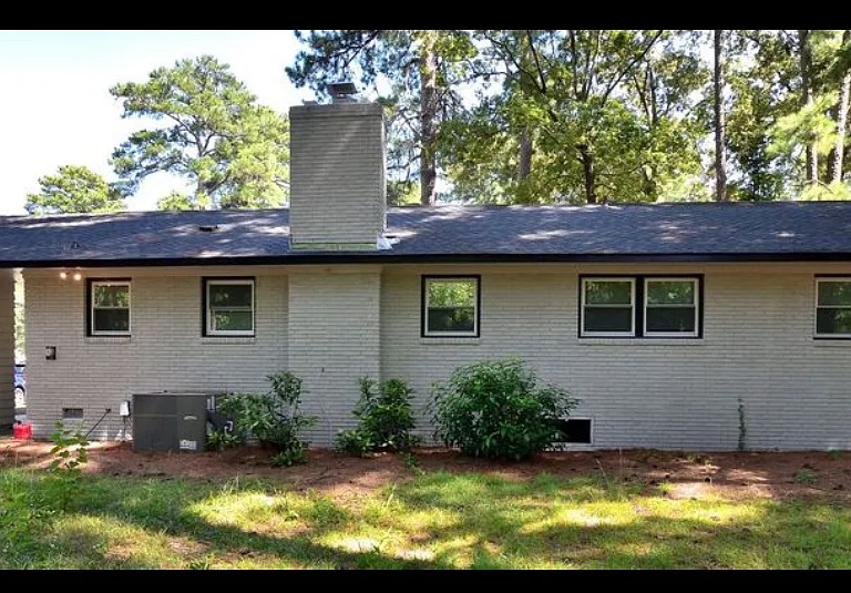 836 Burton St — Photo 2