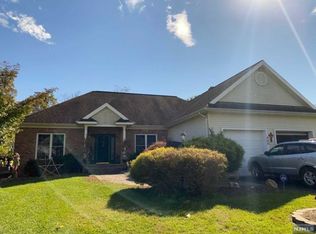 400 Pidgeon Hill Rd, Branchville, NJ 07826