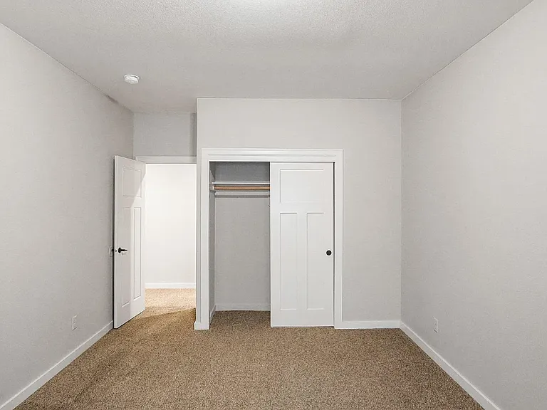 384 Market St NE — Photo 32
