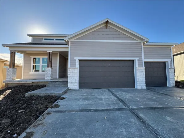 4508 SW Berkshire Dr, Lees Summit, MO 64083