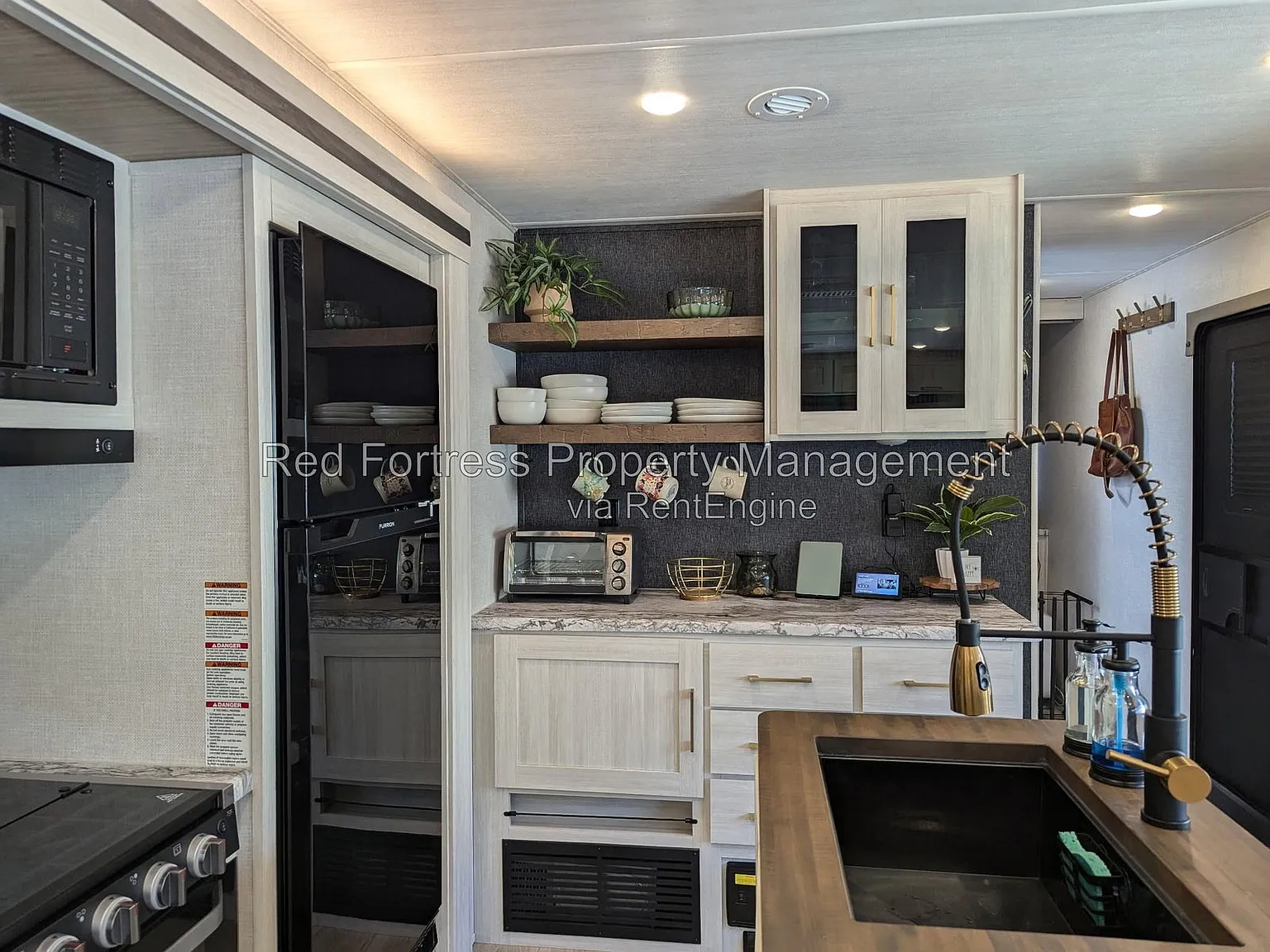 1 bed, 1.0 bath, 360 sqft, $1,800 — Photo 2