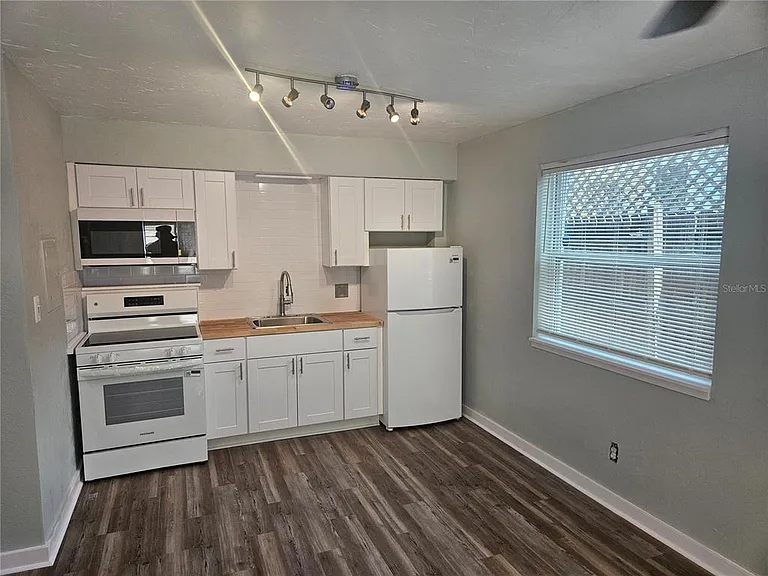 655 7th Ave N #4 — Photo 3